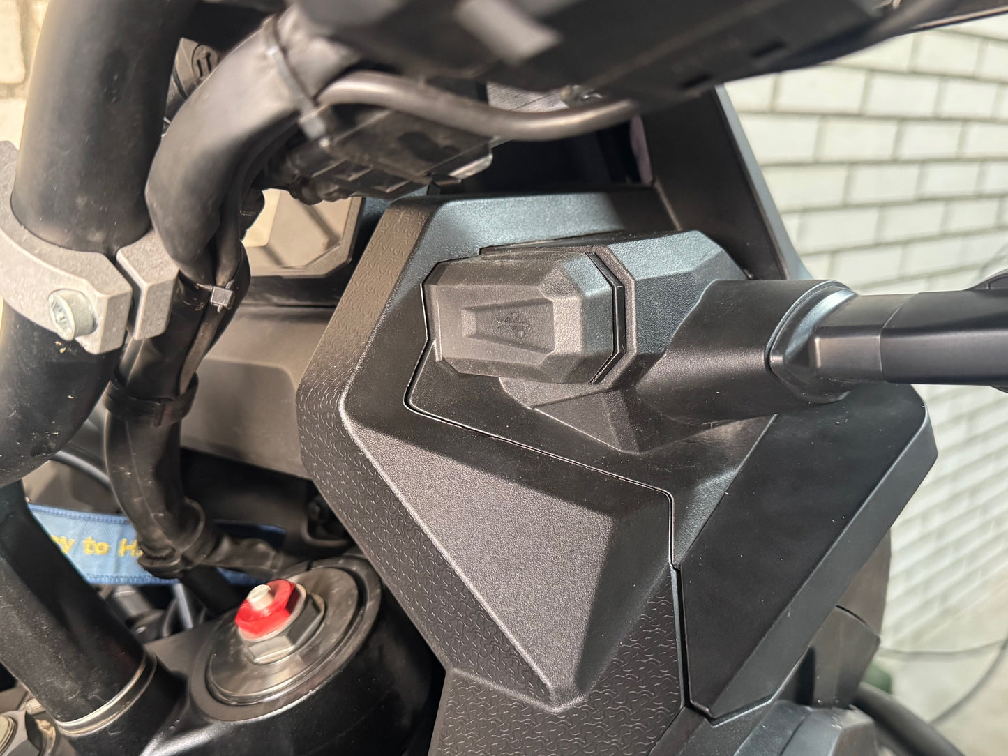 Honda CRF 1100 Africa Twin Optimate Oplaad Poort